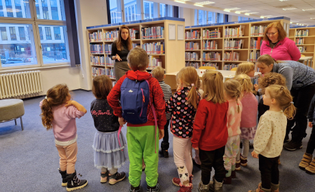 Visit of the University Kindergarten to the VŠE Library